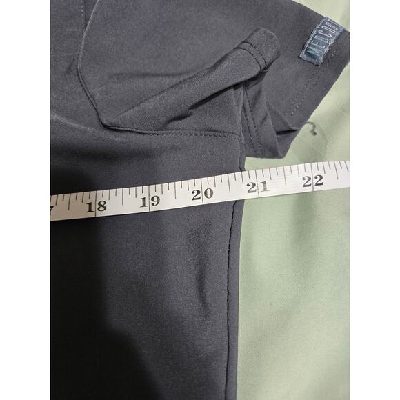 Medcouture m women's charcoal grey scrub top - Picture 8 of 9
